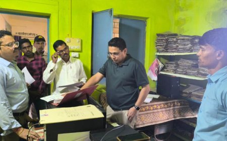 कलेक्टर ने धनगवां सहकारी समिति का किया निरीक्षण