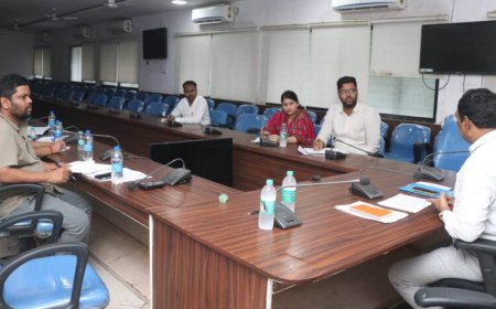 नगरीय निकायों में स्वच्छता पर विशेष ध्यान दें, कचरा फैलाने वालों पर लगायें जुर्माना – कलेक्टर