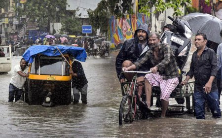 गुजरात में बारिश बनी आफत! हेलीकॉप्टर से रेस्क्यू, अहमदाबाद-सूरत समेत 5 शहरों में बाढ़ जैसे हालात