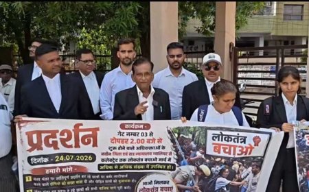 ‘लोकतंत्र बचाओ मार्च’ निकालकर राष्ट्रपति को संबोधित ज्ञापन ग्वाला जिलाधीश को सोपा