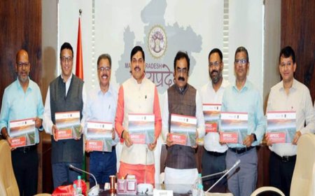मुख्यमंत्री डॉ. यादव ने कॉफी टेबल बुक एमपीआरडीसी : कनेक्टिंग पीपुल थ्रू क्वालिटी इंफ्रास्ट्रक्चर का किया विमोचन
