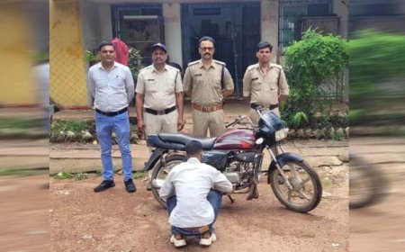 चोरी की बाइक को छुपाने के लिए बदल डाला रंग, चोरी की बाइक सहित पकड़ा गया शातिर चोर, बिलहरी पुलिस को मिली सफलता