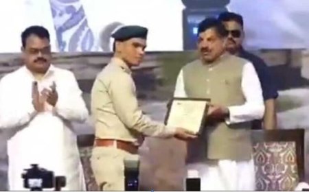मुख्यमंत्री डॉ. यादव ने अंतर्राष्ट्रीय बाघ दिवस पर एसटीएफ जबलपुर के वनरक्षक  तौहेल को किया सम्मानित