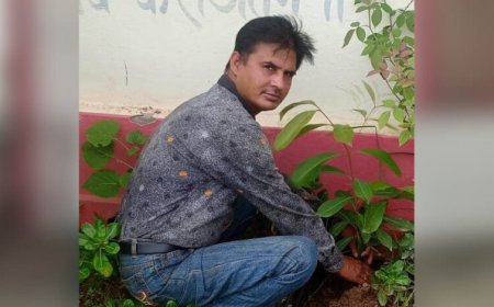रीवा संभागीय कार्यवाहक अध्यक्ष आशीष मिश्रा ने लगाई जामुन के पौधे