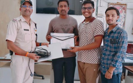 आरपीएफ ने ₹70 हजार मूल्य का लैपटॉप व महत्वपूर्ण दस्तावेजों से भरा बैग यात्री को सकुशल लौटाया