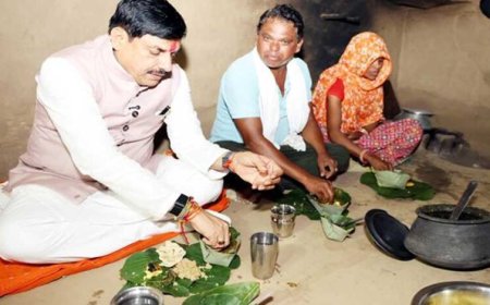 मुख्यमंत्री डॉ. यादव ने जनजातीय परिवार के घर किया भोजन