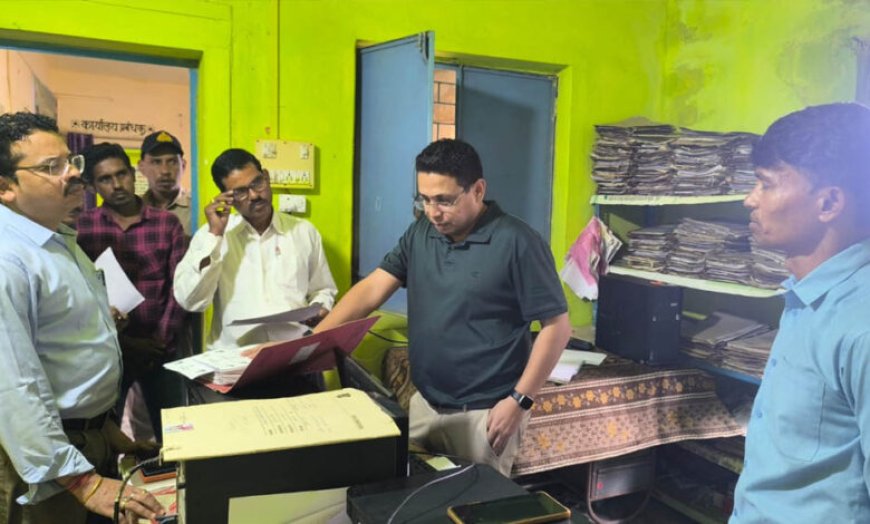 कलेक्टर ने धनगवां सहकारी समिति का किया निरीक्षण