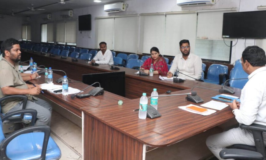 नगरीय निकायों में स्वच्छता पर विशेष ध्यान दें, कचरा फैलाने वालों पर लगायें जुर्माना – कलेक्टर
