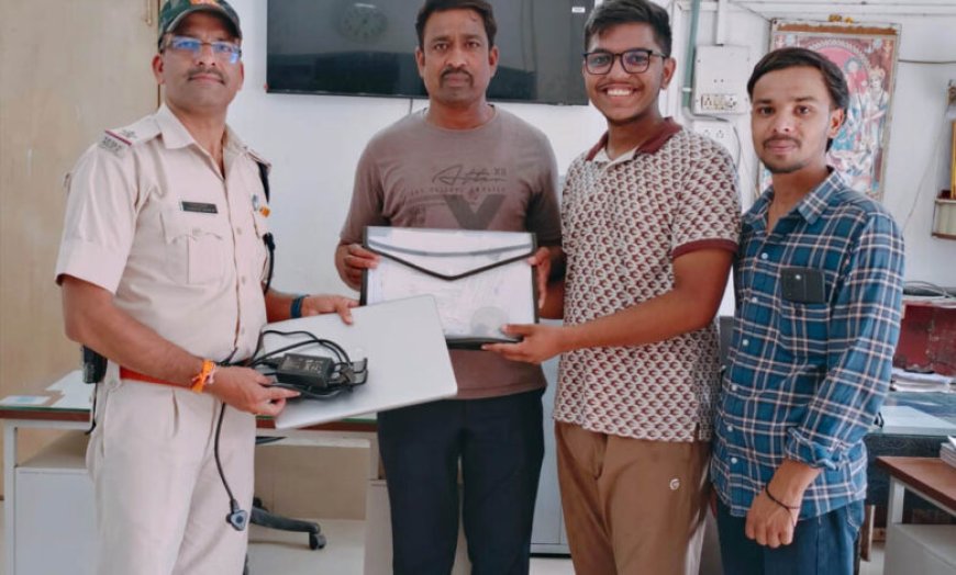 आरपीएफ ने ₹70 हजार मूल्य का लैपटॉप व महत्वपूर्ण दस्तावेजों से भरा बैग यात्री को सकुशल लौटाया