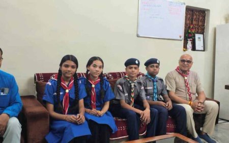 विश्व स्कार्फ दिवस पर सांसद, कलेक्टर सहित जनप्रतिनिधियों एवं अधिकारियों को पहनाया गया स्काउट स्कार्फ
