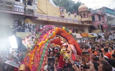 श्रावण के प्रथम सोमवार भगवान  महाकाल मनमहेश स्वरूप में नगर भ्रमण पर निकले
