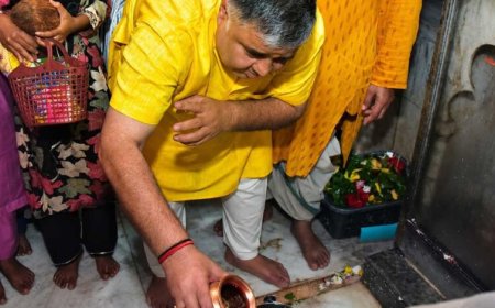 श्रावण के प्रथम सोमवार पर कैबिनेट मंत्री  राजेश अग्रवाल ने लखनपुर शिव मंदिर में विधि-विधान से किया जलाभिषेक,  प्रदेशवासियों के सुख, शांति, समृद्धि और खुशहाली की कामना