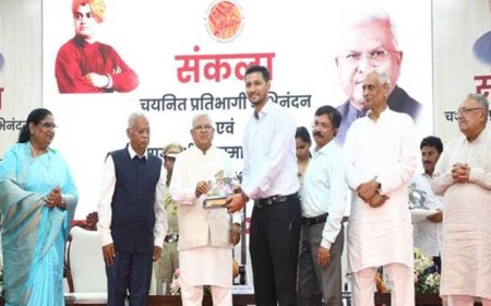 चयनित अधिकारी पद का नहीं, अपने संस्कारों का परिचय दें : राज्यपाल  पटेल