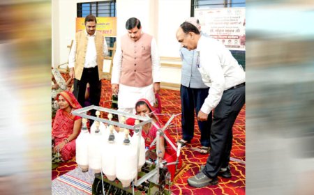 हाथकरघा क्षेत्र को प्रोत्साहन, पारंपरिक कला को संरक्षित करने तथा महिलाओं को रोजगार के अवसर उपलब्धर करवाने की दिशा में महत्वपूर्ण पहल : मुख्यमंत्री डॉ. यादव