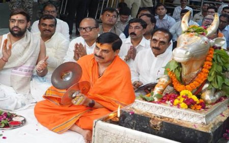 मुख्यमंत्री डॉ. यादव भगवान महाकालेश्‍वर की शयन आरती में सम्मिलित हुए