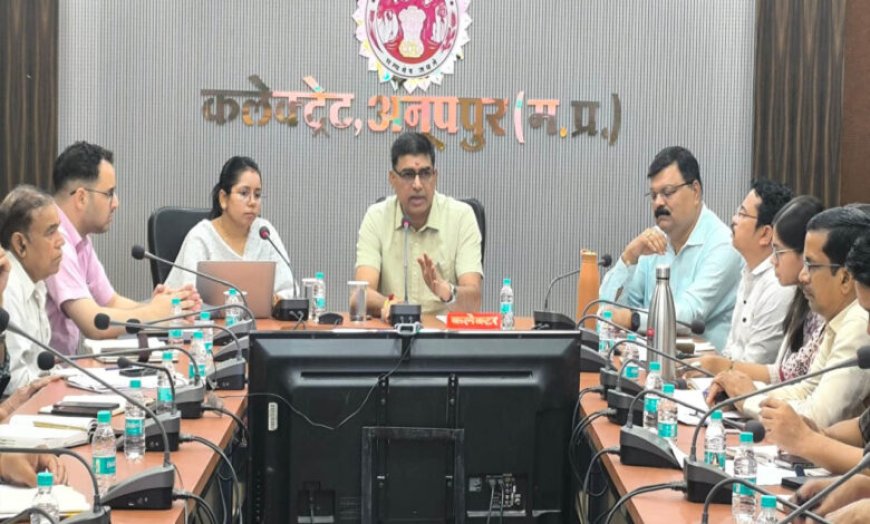 जिले के सभी विद्यालयों एवं छात्रावासों में पेयजल गुणवत्ता की जांच कराई जाए – कलेक्टर झा