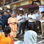 जनसेवा-सर्वोपरि-:-प्रतिकूल-मौसम-में-भी-सीएम-योगी-ने-किया-जनता-दर्शन